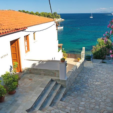 Ostria Hotell Patitírion Exteriör bild