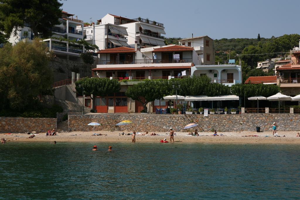 Ostria Hotell Patitírion Exteriör bild