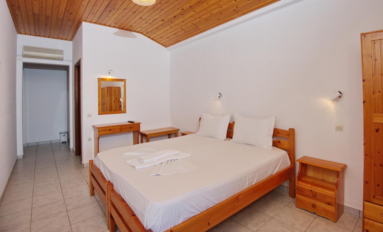 Ostria Hotell Patitírion Exteriör bild