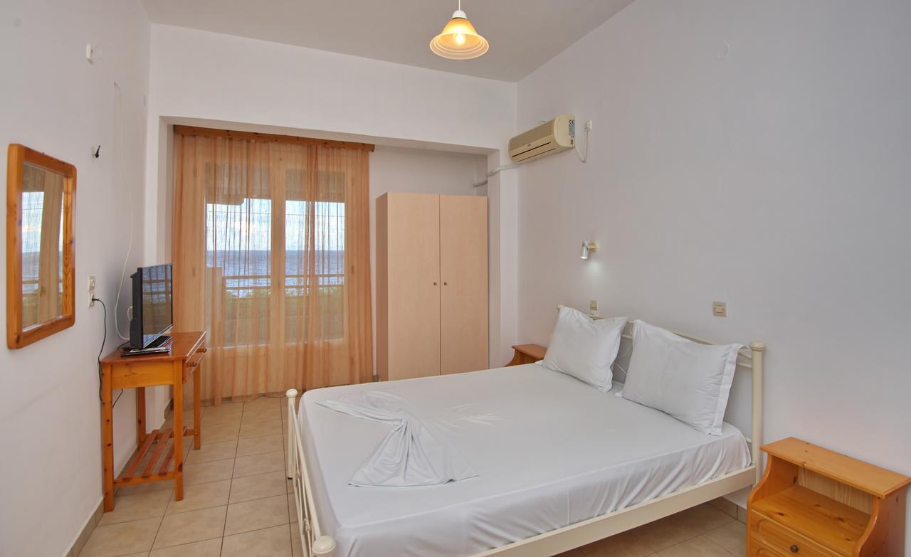 Ostria Hotell Patitírion Exteriör bild