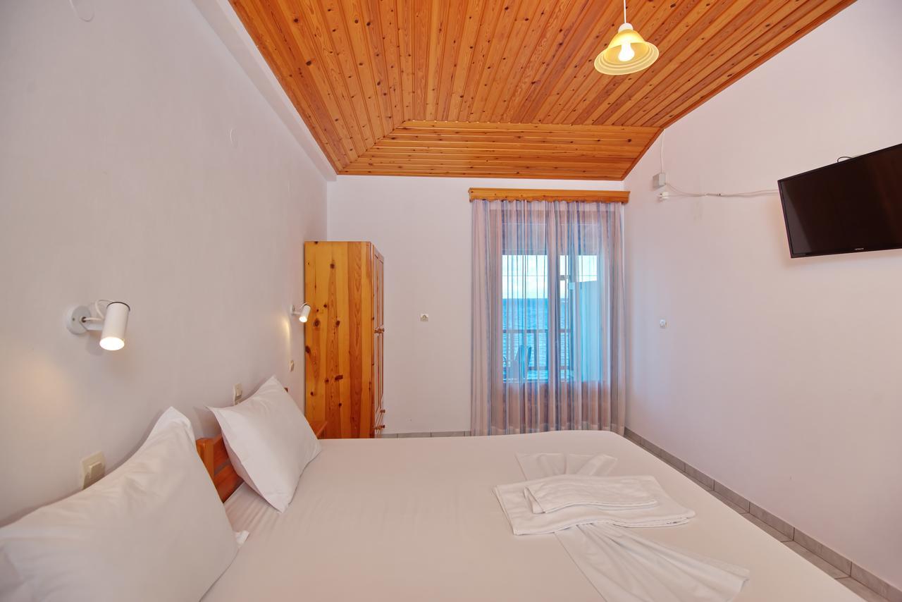 Ostria Hotell Patitírion Exteriör bild